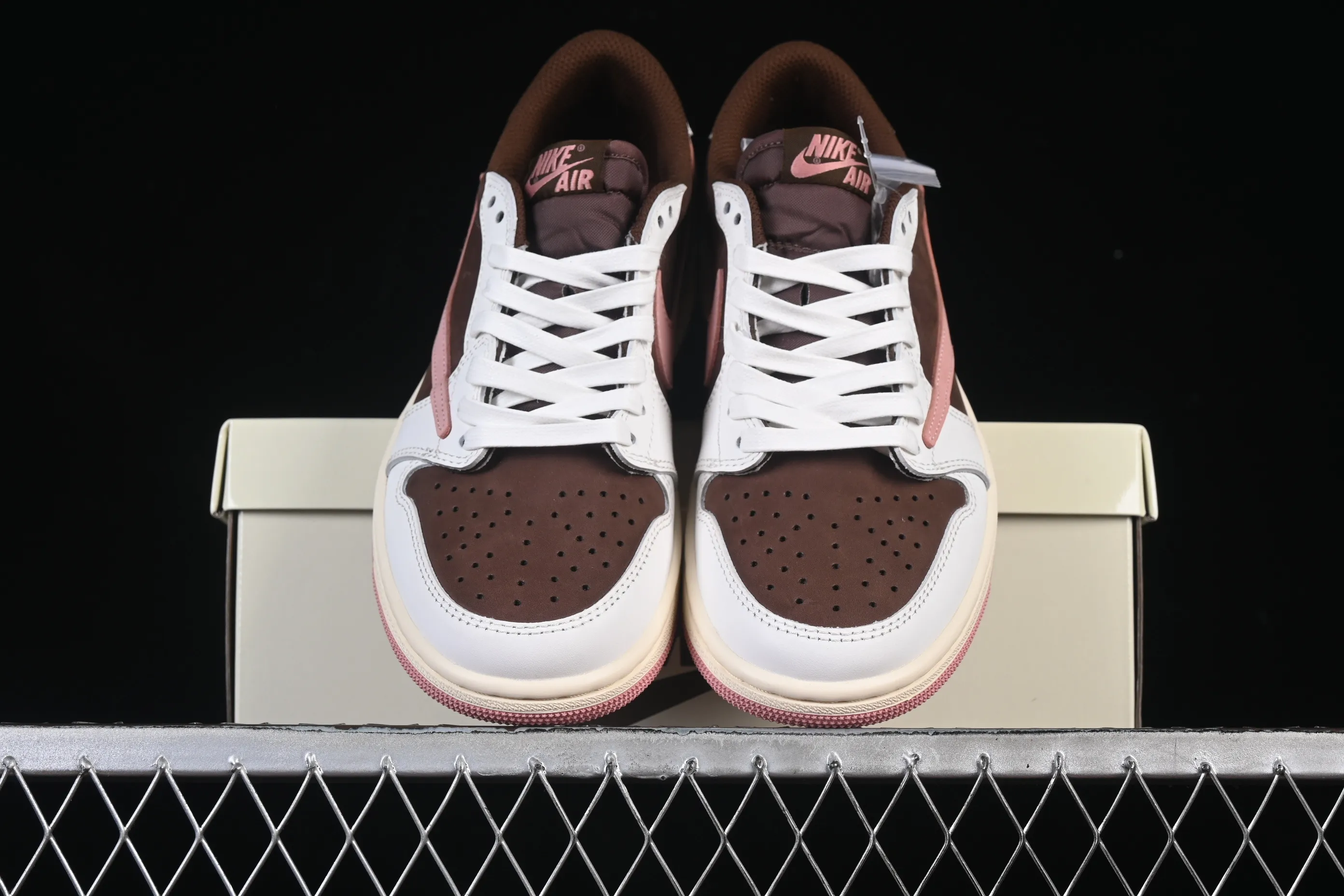All categories Air Jordan Jordan series basketball shoes Air Jordan 1 Low foreign trade version Travis Scott x Air Jordan 1 Low OG AJ1 Joe 1 pink undercut low top DZ4137-206
